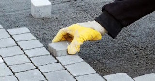 Укладка тротуарной плитки 50 на 50 в Липецке в октябре