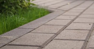 Профессиональная укладка тротуарных дорожек в Липецке в октябре